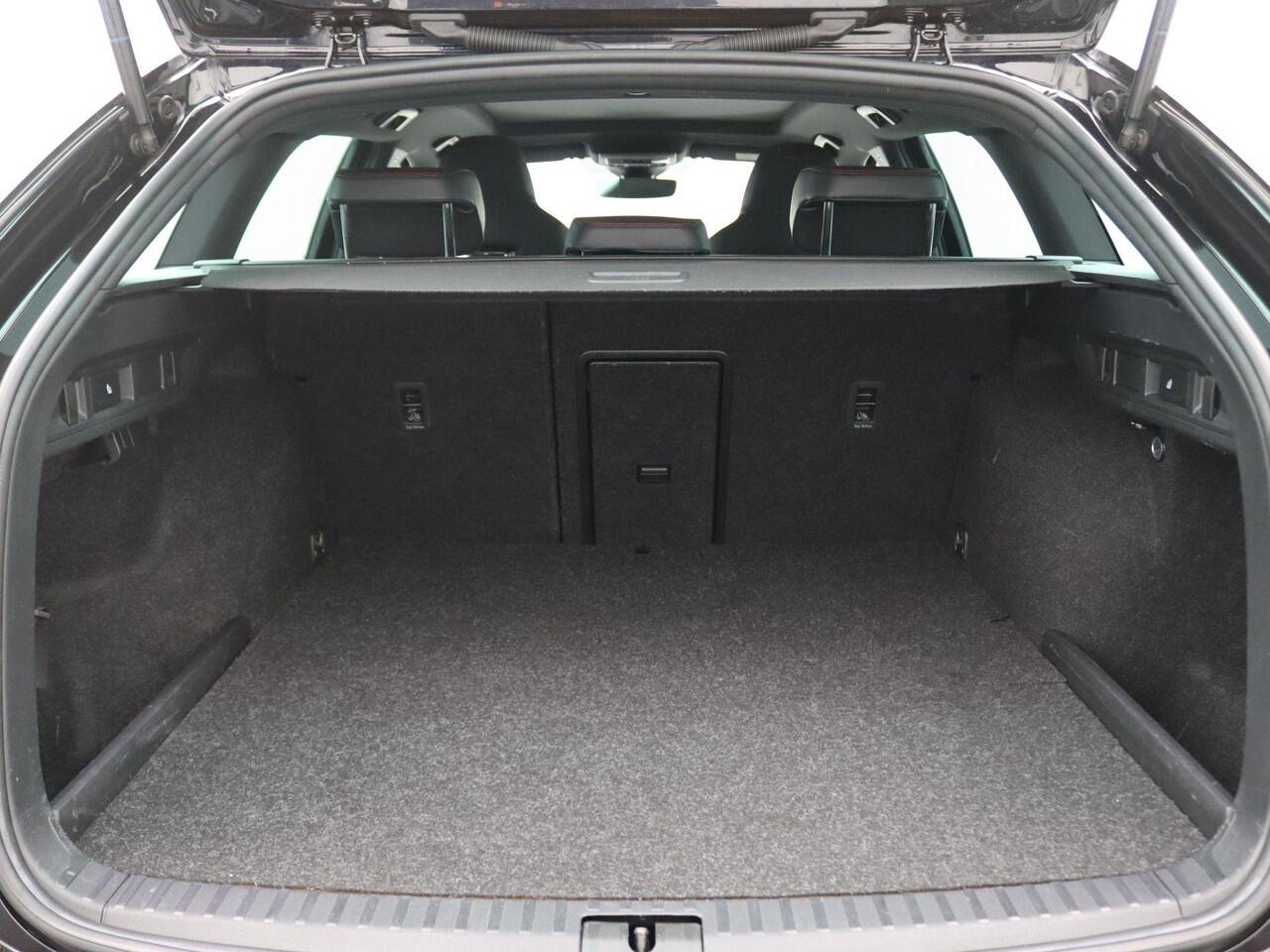 Skoda OCTAVIA Combi 1.4 TSI RS iV PHEV Business 245PK DSG Pano-Schuifdak, 98% SOH, Memorystoel, Head-Up Display, Side Assist, 19" LM Velgen, Navi