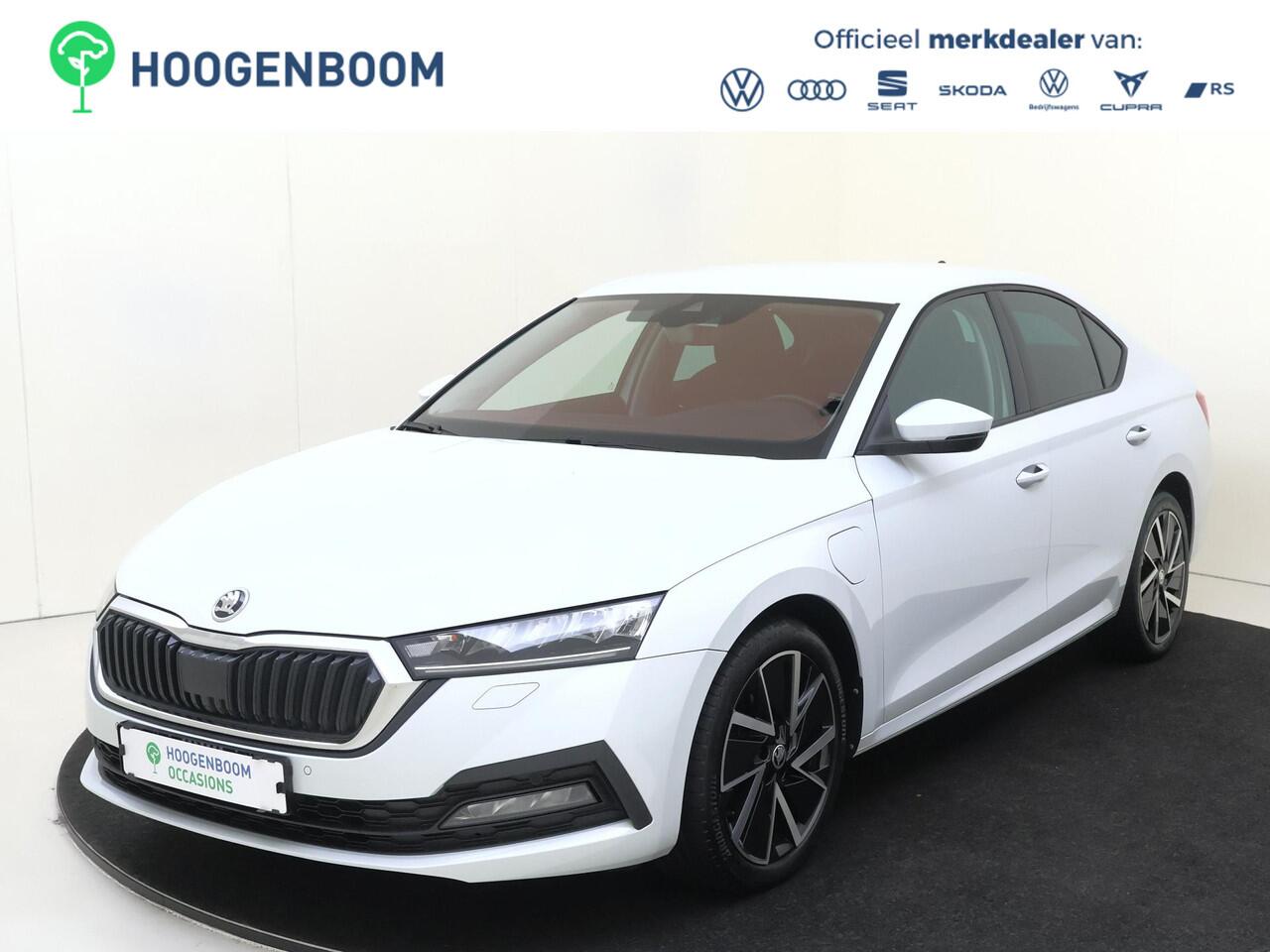 Skoda OCTAVIA 1.4 TSI iV PHEV Business Edition | Achteruitrijcamera | Stoel- en stuurwielverwarming | CarPlay | Verwarmde voorruit | Digital cockpit | Achterbank verwarmd | Cruise control |