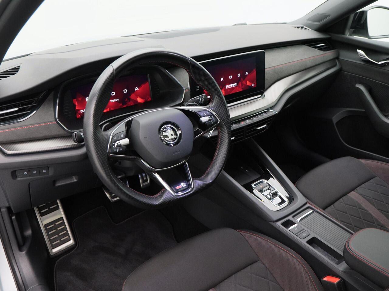 Skoda OCTAVIA Combi 1.4 TSi 245 Pk Automaat RS iV PHEV Business | Adaptive Cruise | CarPlay | Navigatie | Panoramadak | Stoelverwarming | Achteruitrijcamera | 108.347 Km!!