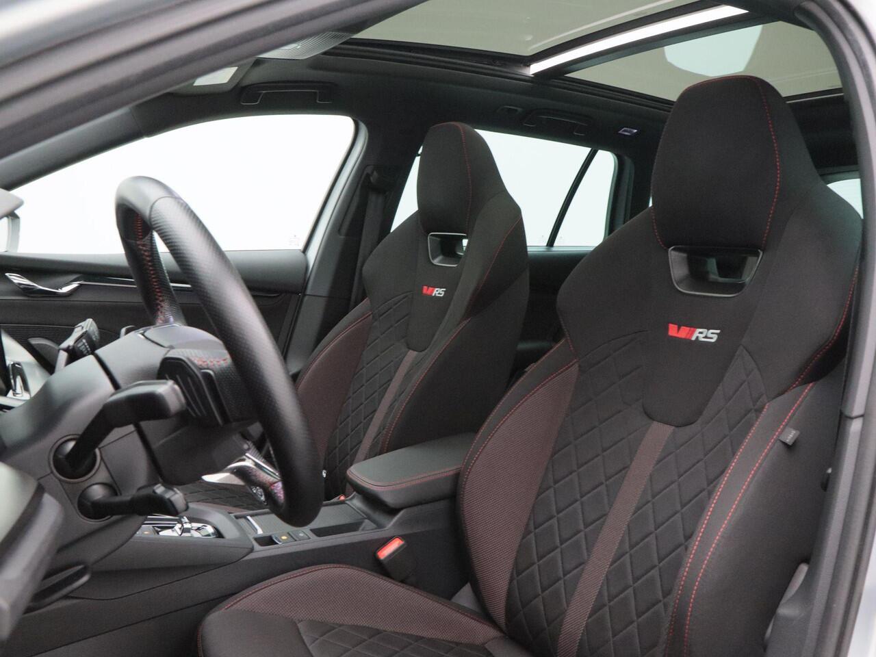 Skoda OCTAVIA Combi 1.4 TSi 245 Pk Automaat RS iV PHEV Business | Adaptive Cruise | CarPlay | Navigatie | Panoramadak | Stoelverwarming | Achteruitrijcamera | 108.347 Km!!