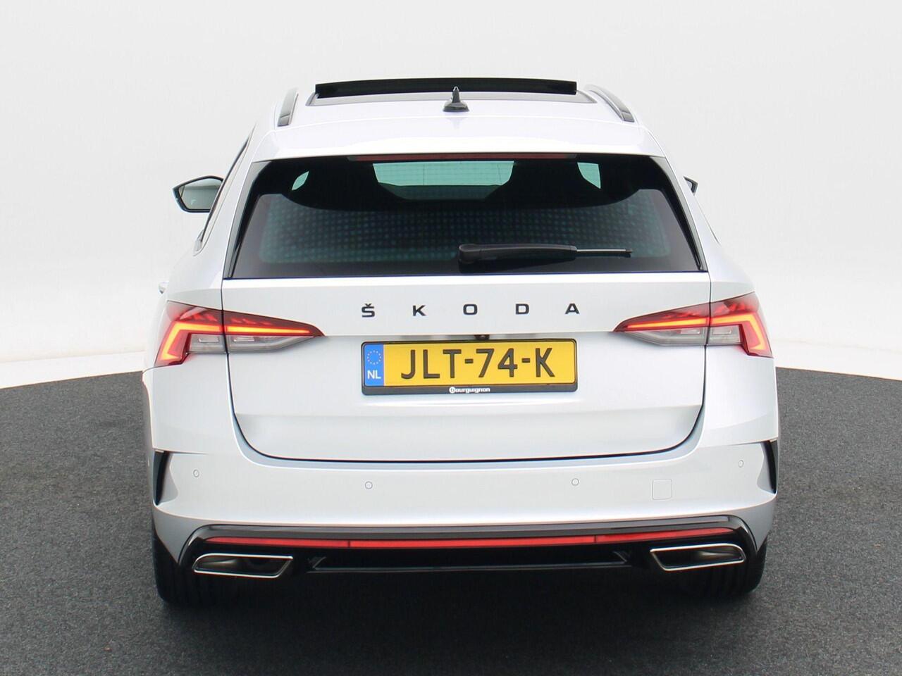 Skoda OCTAVIA Combi 1.4 TSi 245 Pk Automaat RS iV PHEV Business | Adaptive Cruise | CarPlay | Navigatie | Panoramadak | Stoelverwarming | Achteruitrijcamera | 108.347 Km!!