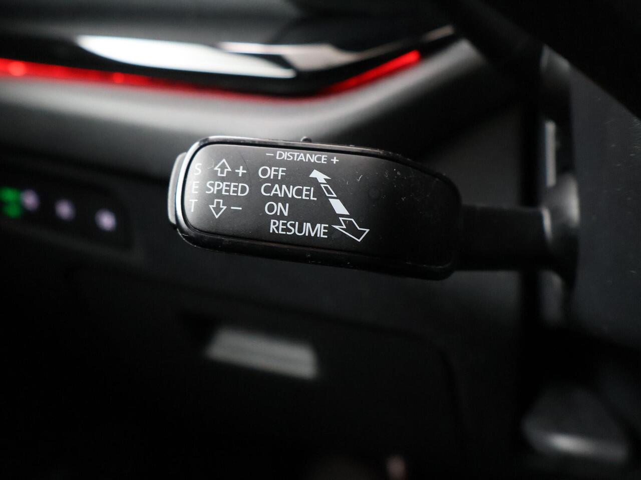 Skoda OCTAVIA Combi 1.4 TSI iV PHEV Sportline | 204 PK | SoH 89% | Head up display | Adaptive cruise control | Apple Carplay/Android Auto | 19" LM velgen |