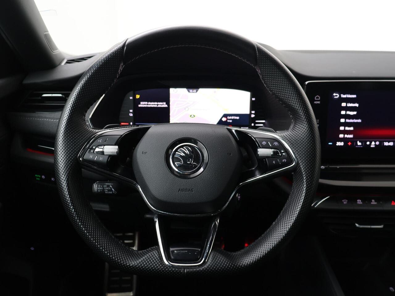 Skoda OCTAVIA Combi 1.4 TSI iV PHEV Sportline | 204 PK | SoH 89% | Head up display | Adaptive cruise control | Apple Carplay/Android Auto | 19" LM velgen |