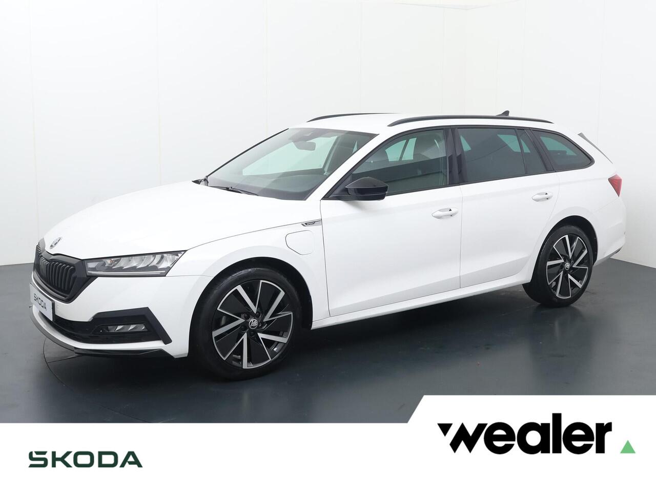 Skoda OCTAVIA Combi 1.4 TSI iV PHEV Sportline | 204 PK | SoH 91% | Adaptive cruise control | Head up display | Stoel verwarming | Navigatiesysteem |