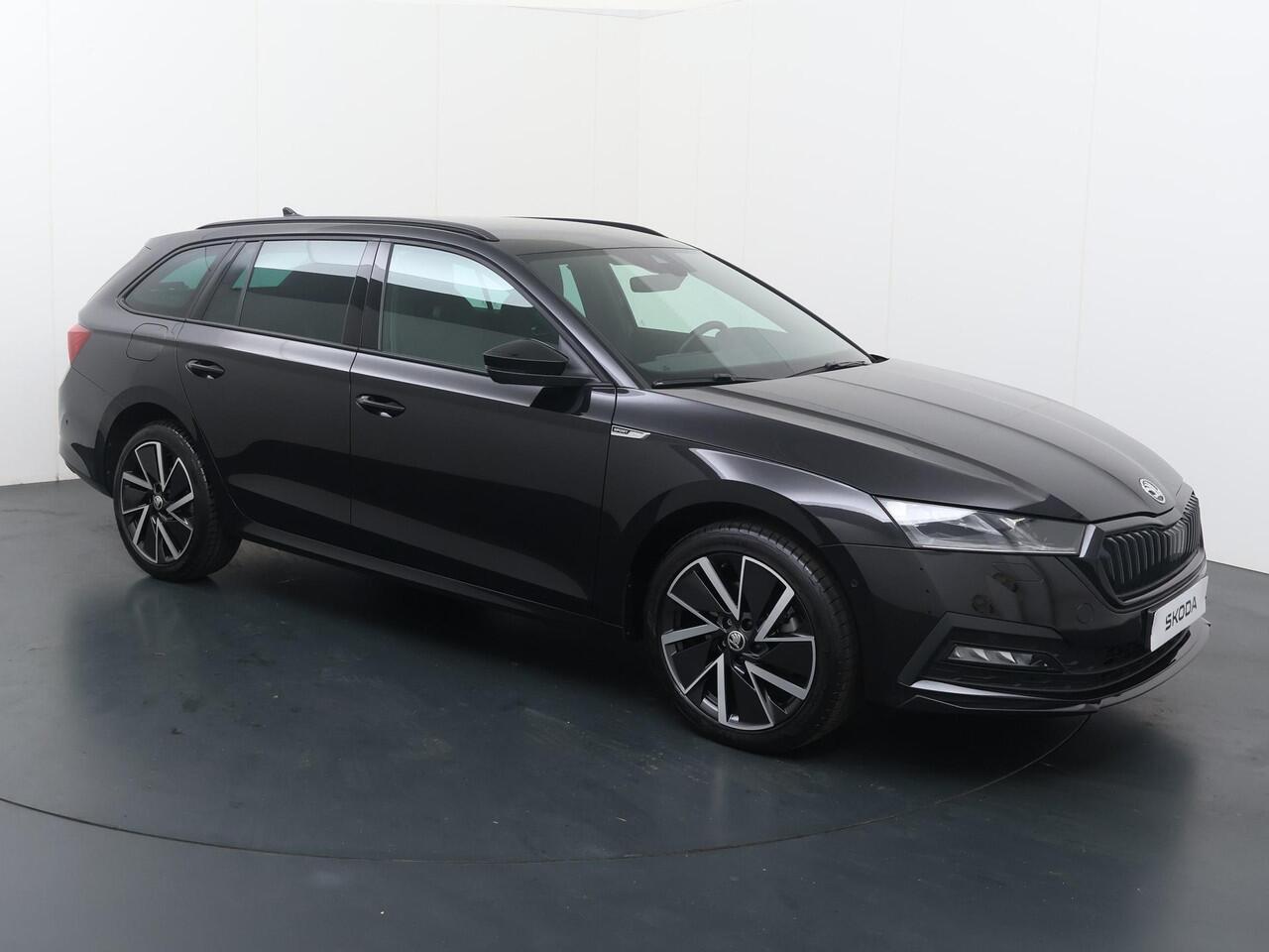 Skoda OCTAVIA Combi 1.4 TSI iV PHEV Sportline Business | 204 PK | SoH 91% | Matrix LED koplampen | Achterklep virtual pedal | Achteruitrijcamera | Apple Carplay/Android Auto |