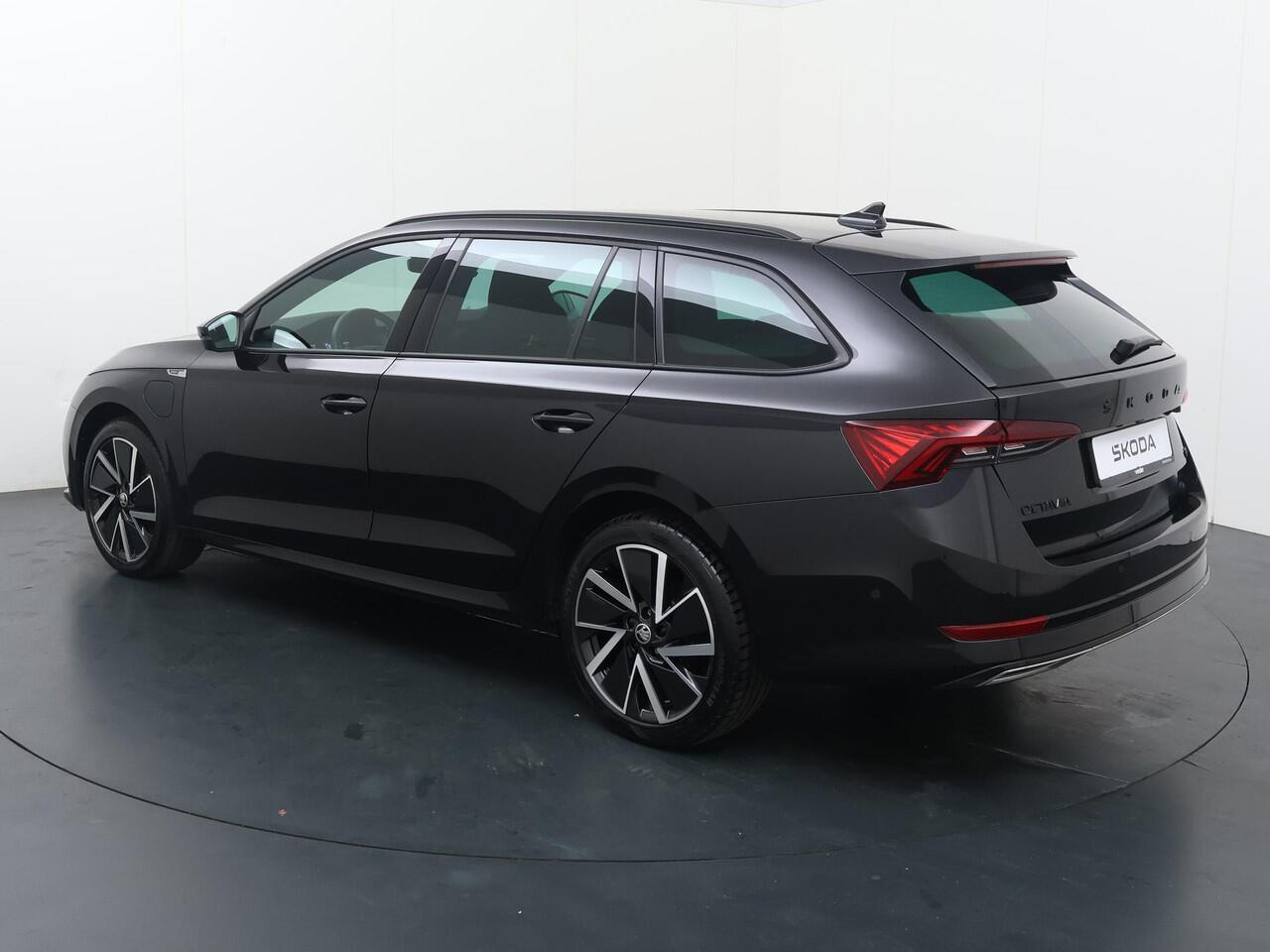 Skoda OCTAVIA Combi 1.4 TSI iV PHEV Sportline Business | 204 PK | SoH 91% | Matrix LED koplampen | Achterklep virtual pedal | Achteruitrijcamera | Apple Carplay/Android Auto |