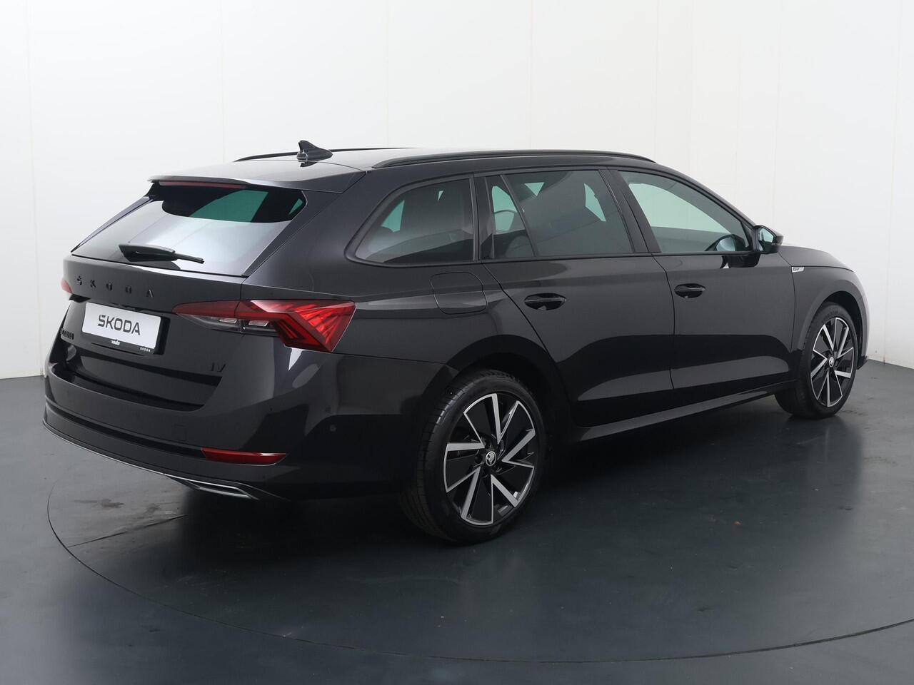 Skoda OCTAVIA Combi 1.4 TSI iV PHEV Sportline Business | 204 PK | SoH 91% | Matrix LED koplampen | Achterklep virtual pedal | Achteruitrijcamera | Apple Carplay/Android Auto |