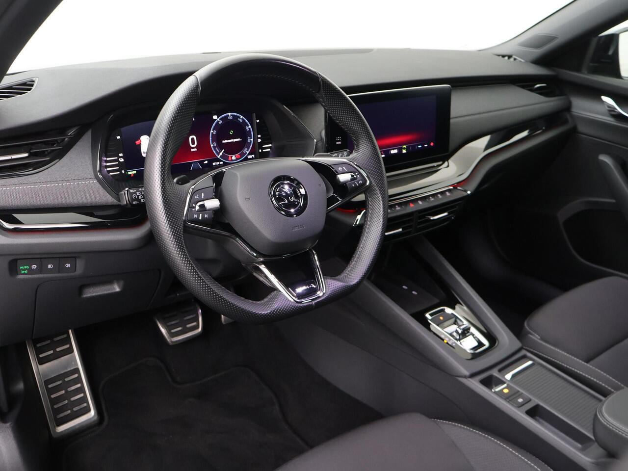 Skoda OCTAVIA Combi 1.4 TSI iV PHEV Sportline Business | 204 PK | SoH 91% | Matrix LED koplampen | Achterklep virtual pedal | Achteruitrijcamera | Apple Carplay/Android Auto |