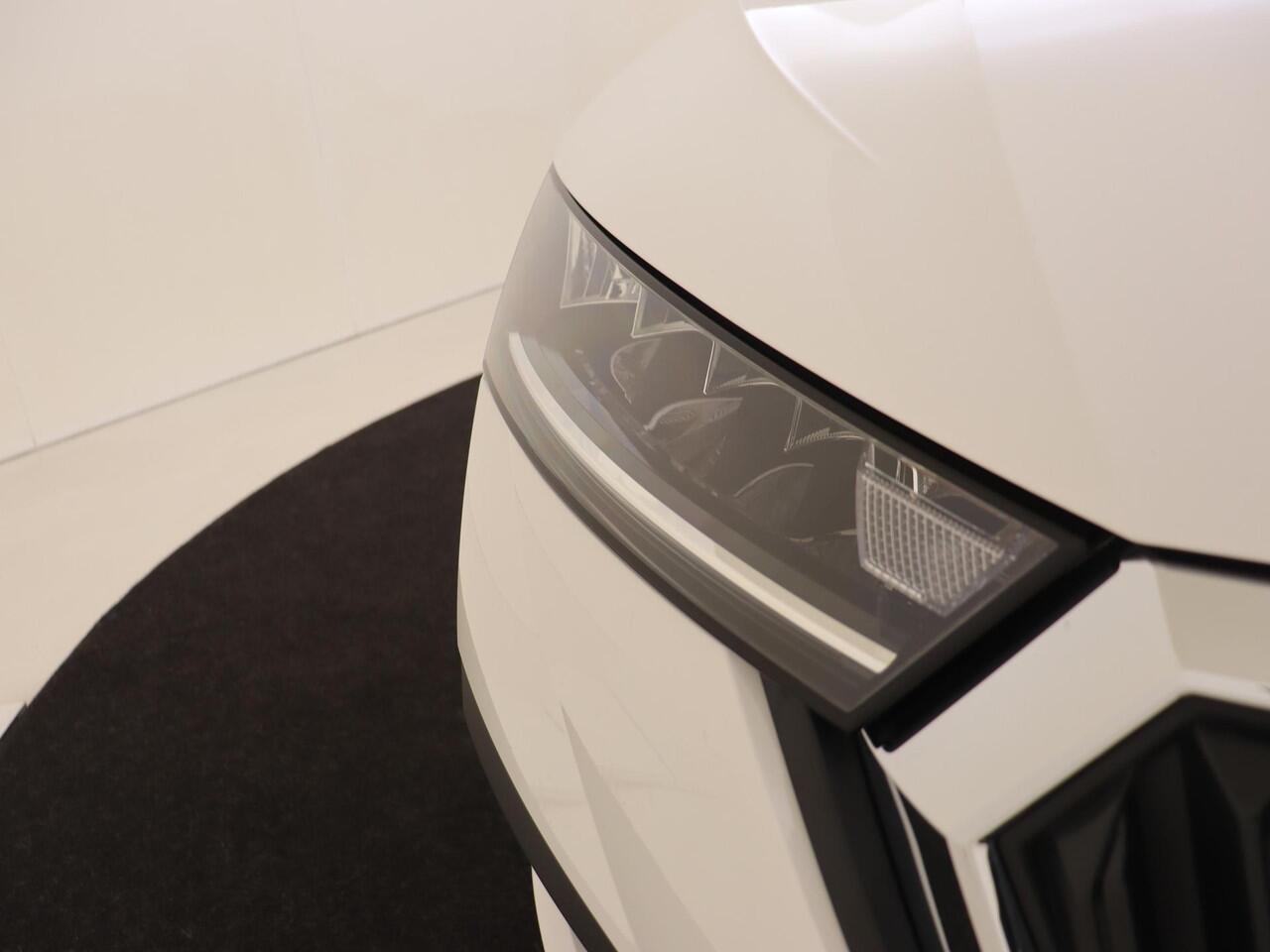 Skoda OCTAVIA 1.4 TSI iV PHEV Business Edition | SoH 94% | Trekhaak | Cruise control | CarPlay | Stoel- en stuurwielverwarming | Verwarmde voorruit | Achterbank verwarmd | 3-zone airco |