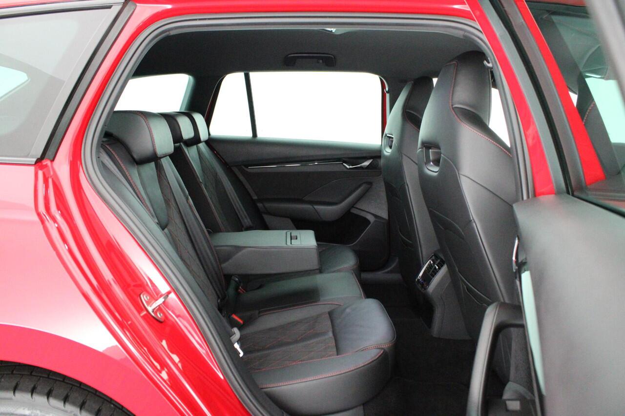 Skoda OCTAVIA Combi RS 1.4 TSI IV 245pk DSG Camera Keyless Memory Stoelverwarming Carplay