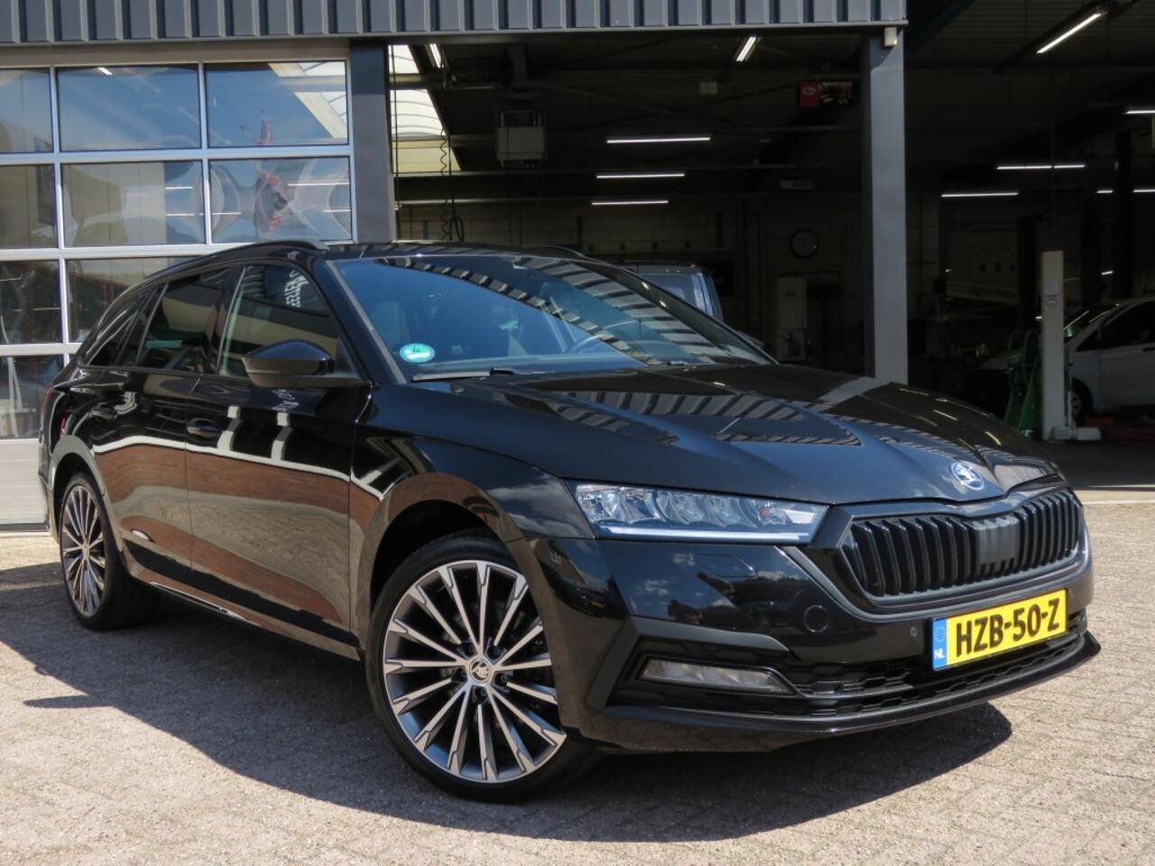 Skoda OCTAVIA 1.4 TSI 204PK IV PHEV SPORTLINE / 19 Inch / Memory Sportstoelen / Zwarte hemel / Stoelverw. / BOVAG garantie