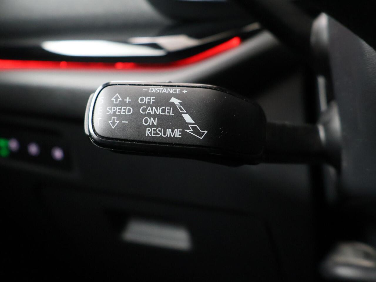 Skoda OCTAVIA Combi 1.4 TSI iV PHEV Sportline | 204 PK | SoH 91% | Adaptive cruise control | Head up display | Stoel verwarming | Navigatiesysteem |