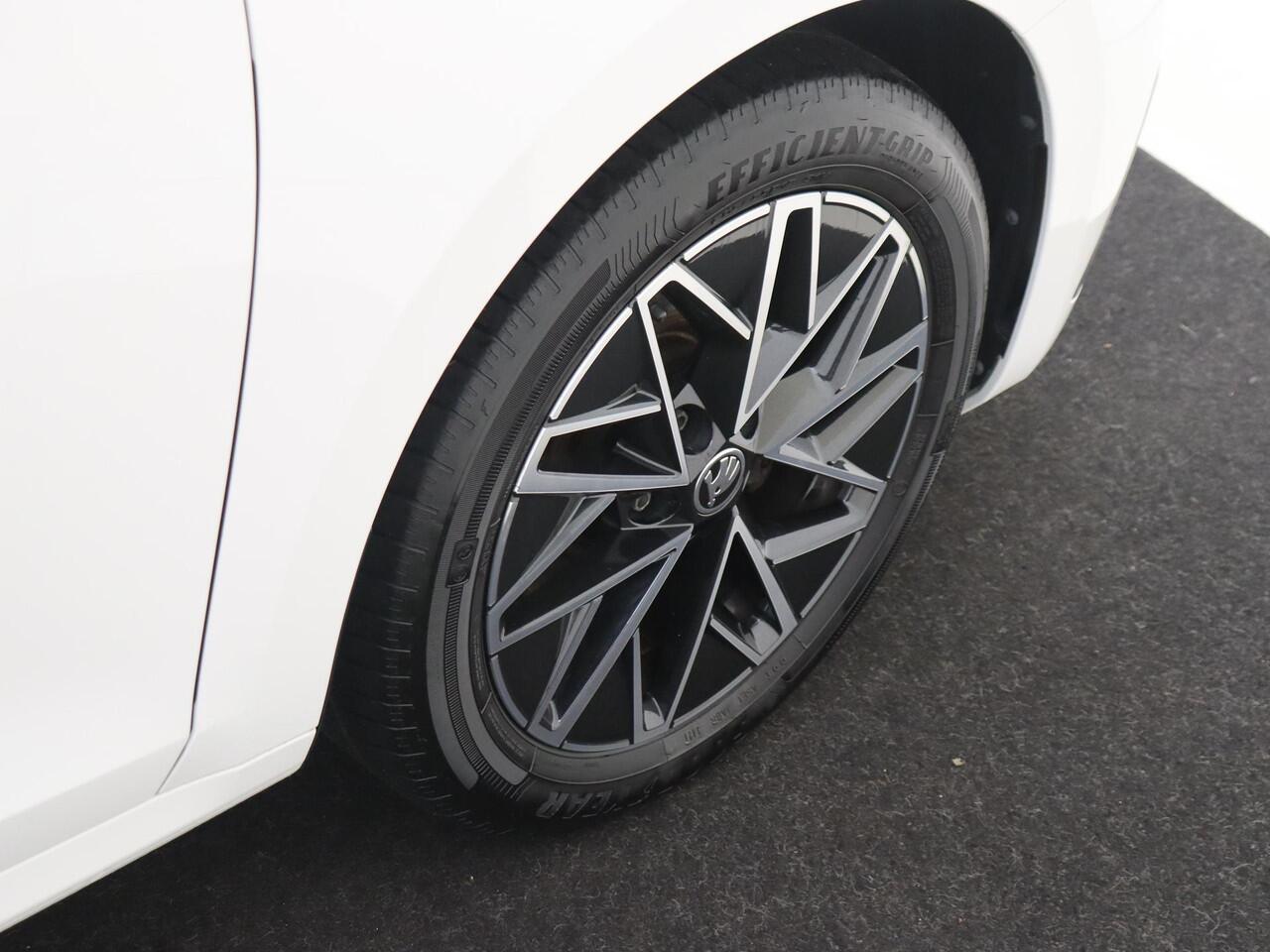 Skoda OCTAVIA 1.4 TSI iV PHEV Business Edition | SoH 94% | Trekhaak | Cruise control | CarPlay | Stoel- en stuurwielverwarming | Verwarmde voorruit | Achterbank verwarmd | 3-zone airco |