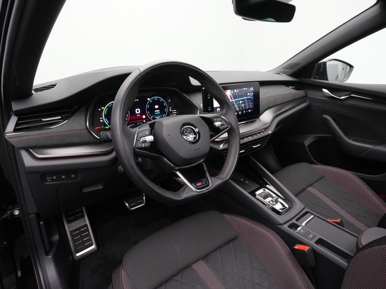 Skoda OCTAVIA 1.4 TSI 245 pk DSG RS iV PHEV Business | Panoramadak | Canton | Head-up display | Matrix LED | Stuur-/achterbankverwarming | Achteruitrijcamera