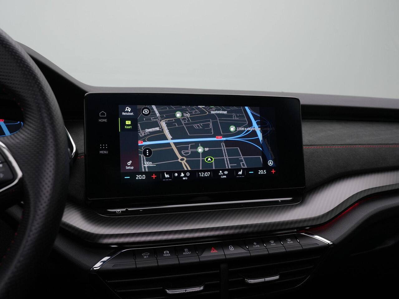 Skoda OCTAVIA 1.4 TSI 245 pk DSG RS iV PHEV Business | Panoramadak | Canton | Head-up display | Matrix LED | Stuur-/achterbankverwarming | Achteruitrijcamera