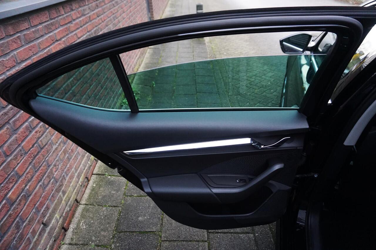 Skoda OCTAVIA 1.0 TSI Business Edition Plus/Trekhaak/Leer/ 100%-Dealeronderhouden.