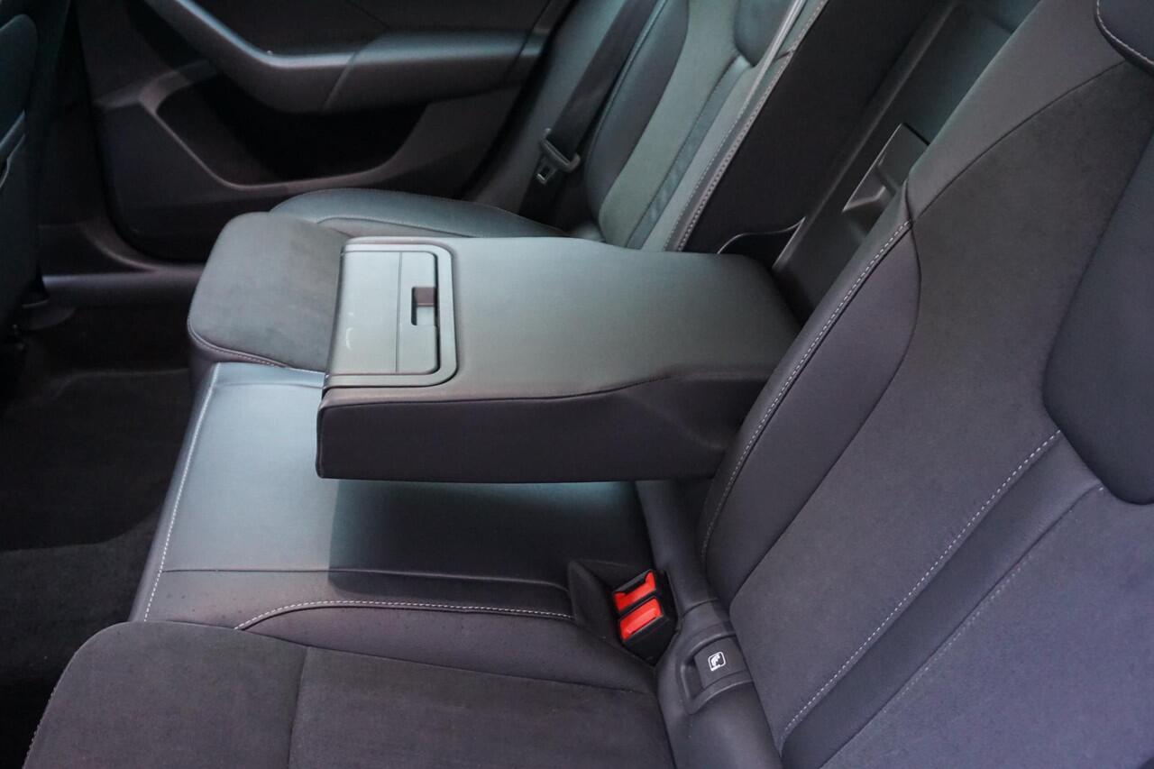 Skoda OCTAVIA 1.0 TSI Business Edition Plus/Trekhaak/Leer/ 100%-Dealeronderhouden.