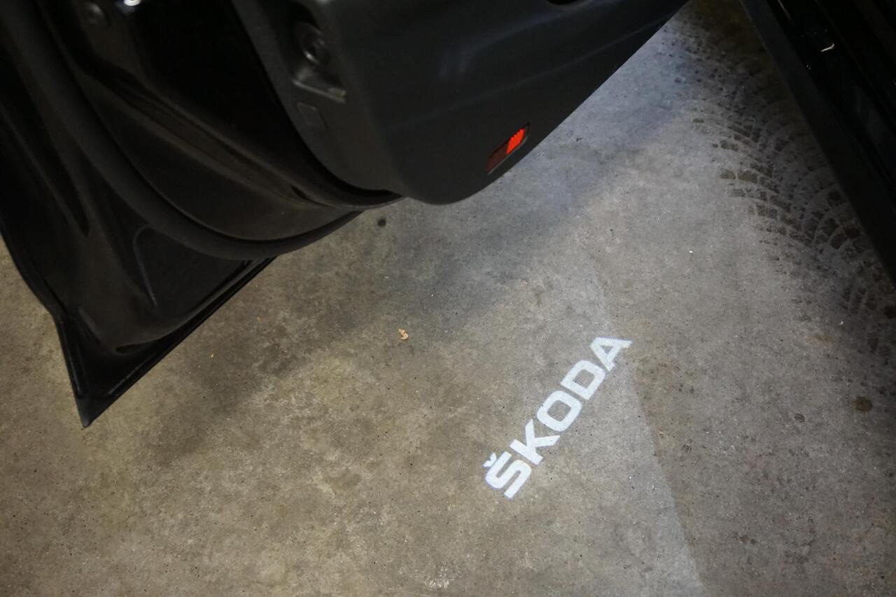 Skoda OCTAVIA 1.0 TSI Business Edition Plus/Trekhaak/Leer/ 100%-Dealeronderhouden.