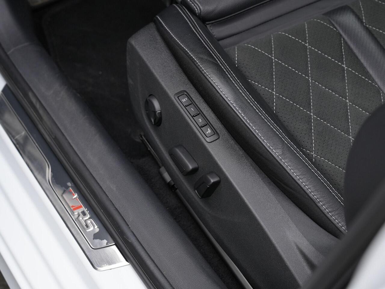 Skoda OCTAVIA Combi 1.4 TSI 245 pk DSG RS iV PHEV Business | Panoramadak | Geheugen-/massagestoelen | Head-up display | Canton | Matrix LED | Leder/alcantara