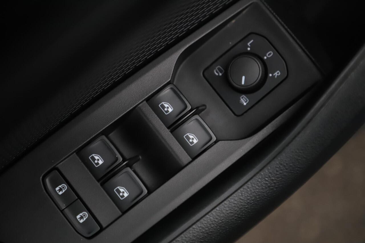 Skoda OCTAVIA Combi 1.0 e-TSI Ambition Automaat Virtual Cockpit Navigatie Carplay Android LMV LED Clima Cruise Lane Assist