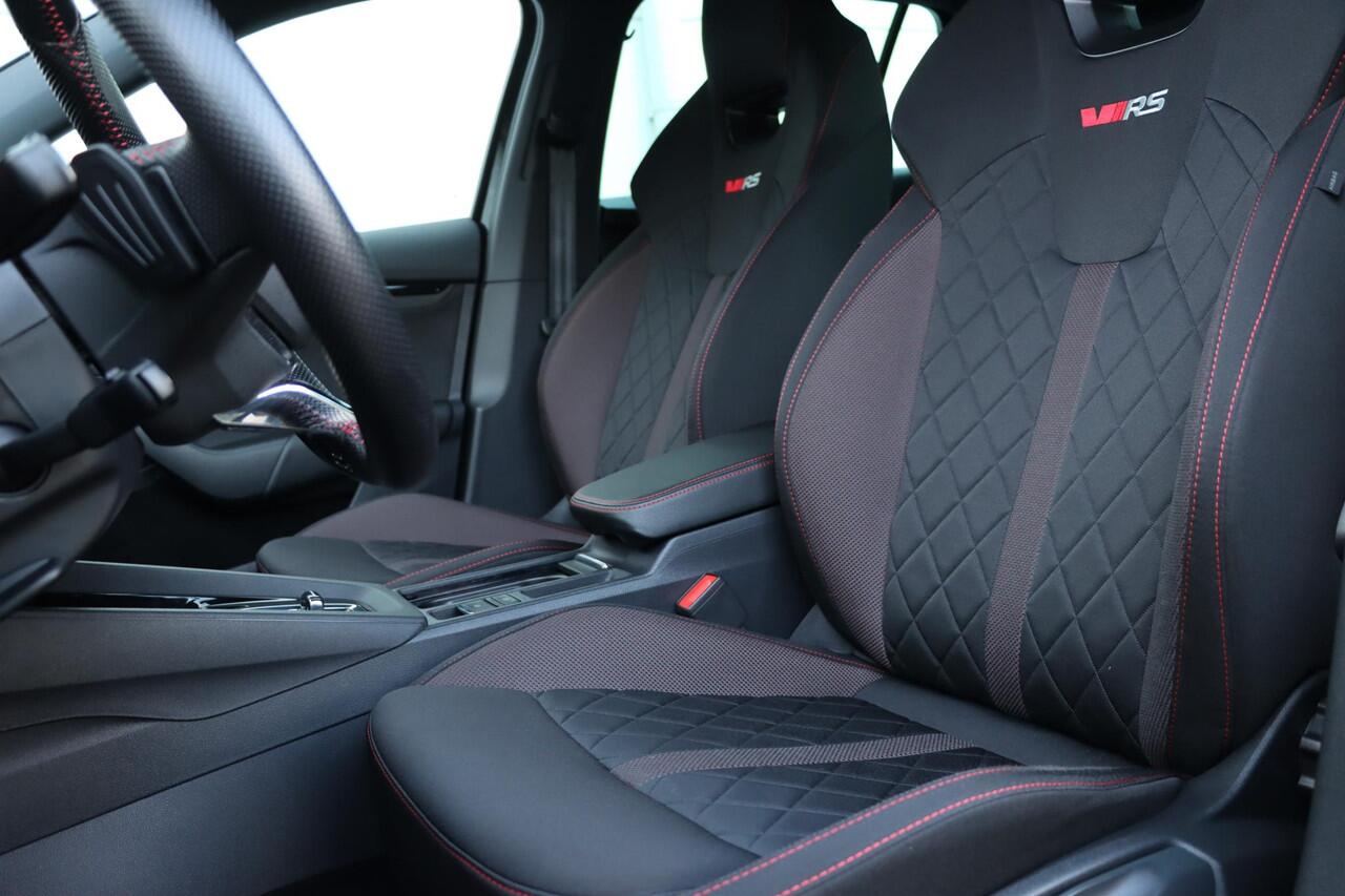 Skoda OCTAVIA Combi 2.0 TSI RS 245pk DSG7 | Carplay | Camera | Stoel+stuurverwarming | Travelassist| Achterbank verwarmbaar