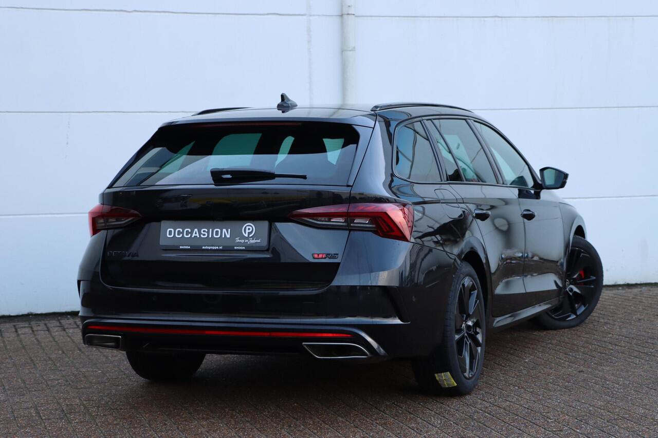 Skoda OCTAVIA Combi 2.0 TSI RS 245pk DSG7 | Carplay | Camera | Stoel+stuurverwarming | Travelassist| Achterbank verwarmbaar
