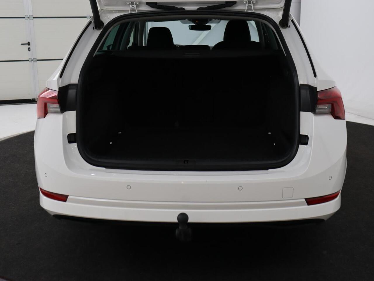 Skoda OCTAVIA 1.5 TSI Business Edition Plus | Stoelverwarming | Trekhaak | Adaptive cruise | Keyless | Full LED | Parkeerhulp | Climate control