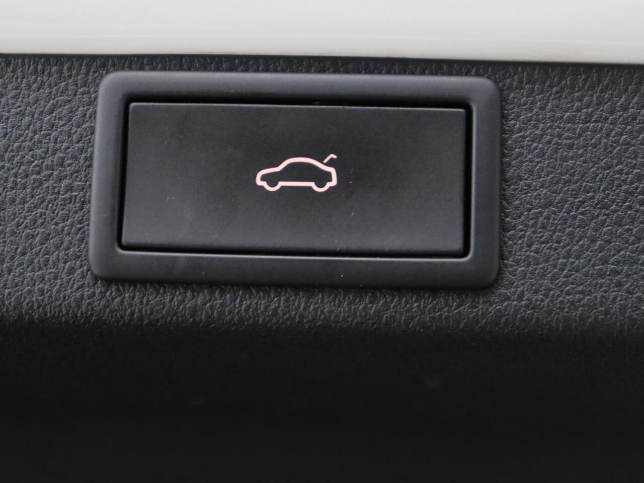 Skoda OCTAVIA 1.5 TSI Business Edition Plus | Stoelverwarming | Trekhaak | Adaptive cruise | Keyless | Full LED | Parkeerhulp | Climate control