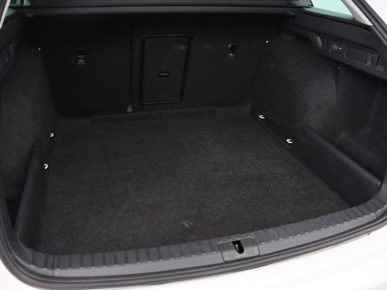 Skoda OCTAVIA 1.5 TSI Business Edition Plus | Stoelverwarming | Trekhaak | Adaptive cruise | Keyless | Full LED | Parkeerhulp | Climate control