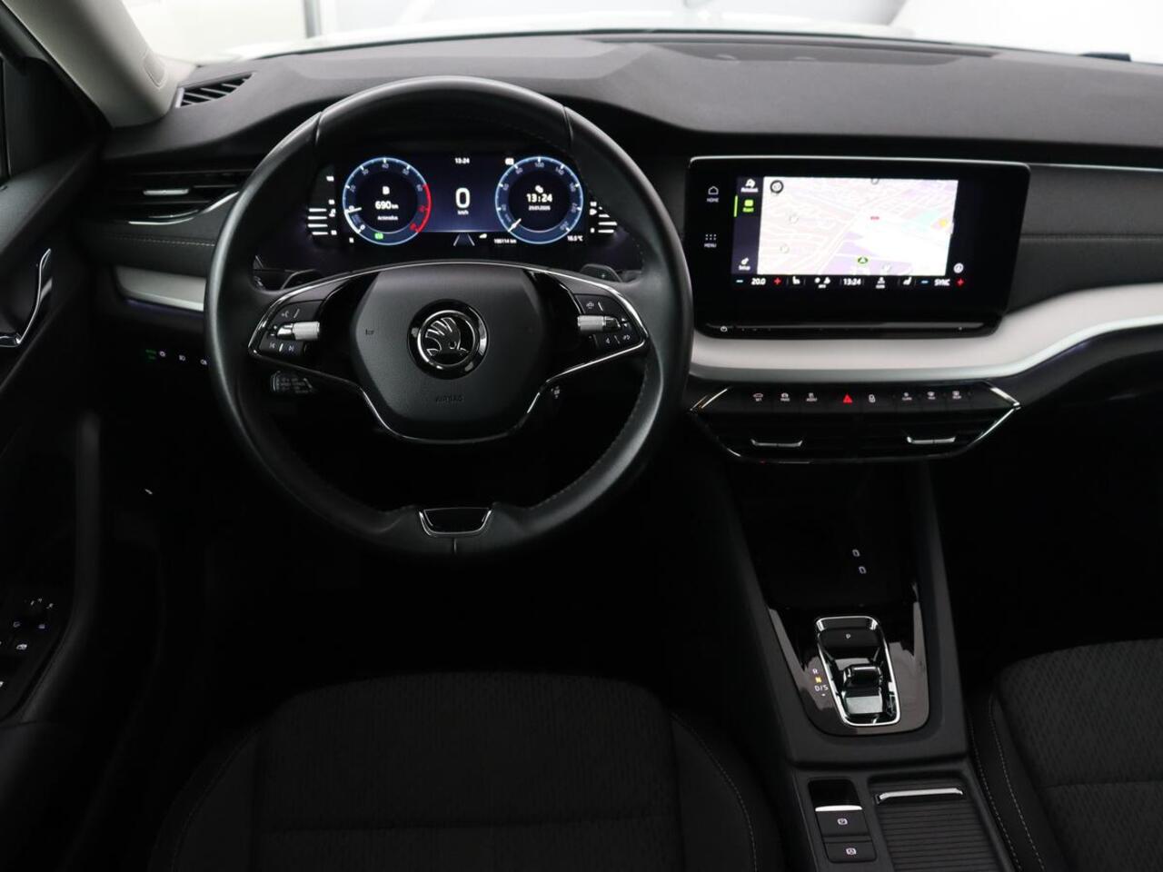 Skoda OCTAVIA 1.5 TSI Business Edition Plus | Stoelverwarming | Trekhaak | Adaptive cruise | Keyless | Full LED | Parkeerhulp | Climate control