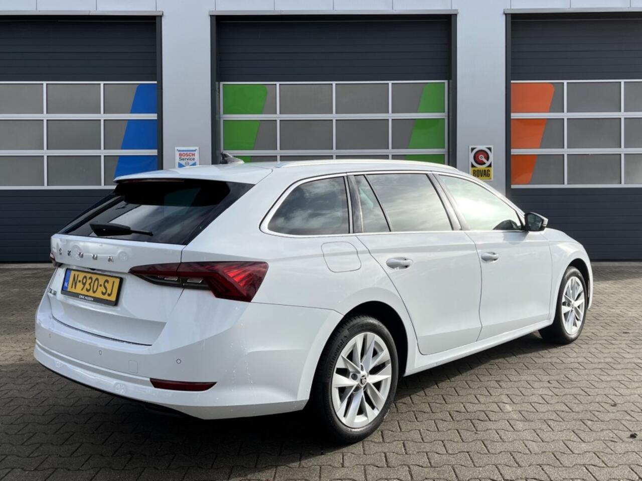 Skoda OCTAVIA Octavia 2022 / CarPlay / Stoelverwarming / Park Assist / 113k km / NL-Auto