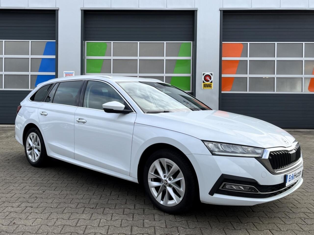 Skoda OCTAVIA Octavia 2022 / CarPlay / Stoelverwarming / Park Assist / 113k km / NL-Auto