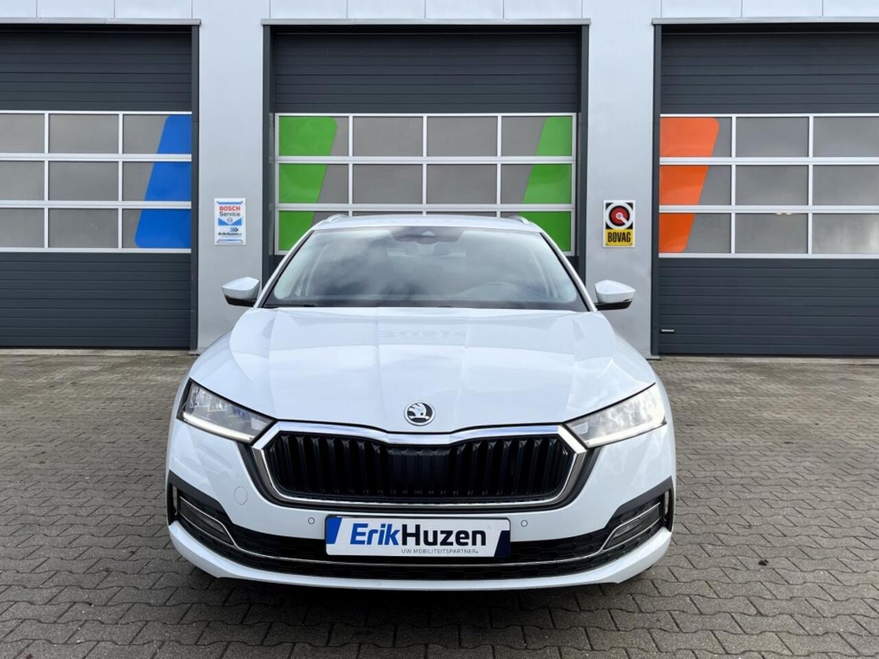 Skoda OCTAVIA Octavia 2022 / CarPlay / Stoelverwarming / Park Assist / 113k km / NL-Auto