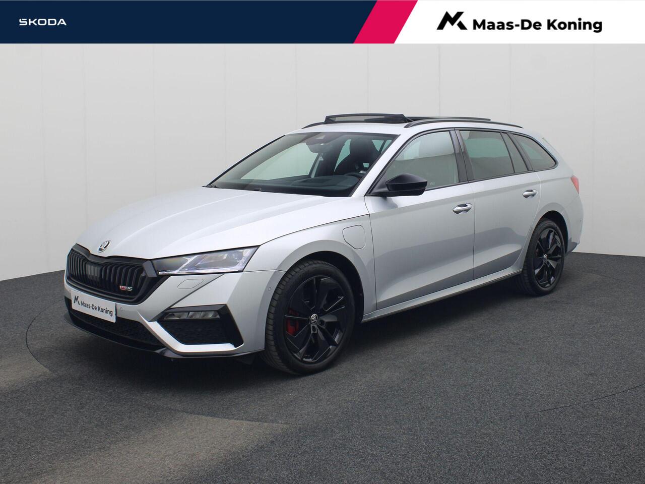 Skoda OCTAVIA Combi 1.4TSI 180kW/245PK RS iV PHEV DSG · Panoramadak · Camera + Parkeersensoren · Apple/Android