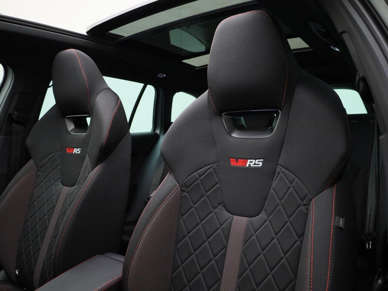 Skoda OCTAVIA Combi 1.4TSI 180kW/245PK RS iV PHEV DSG · Panoramadak · Camera + Parkeersensoren · Apple/Android