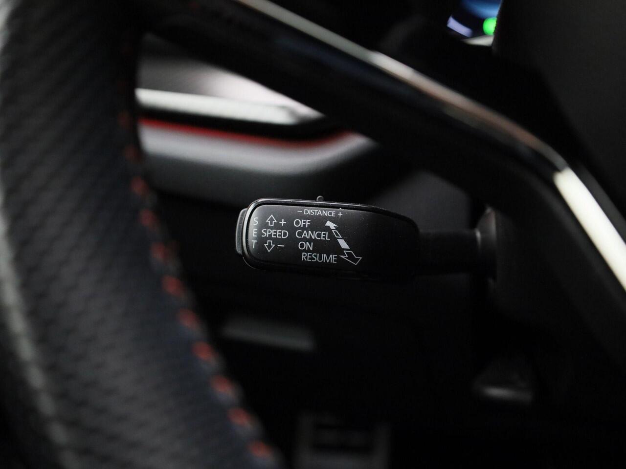 Skoda OCTAVIA Combi 1.4TSI 180kW/245PK RS iV PHEV DSG · Panoramadak · Camera + Parkeersensoren · Apple/Android