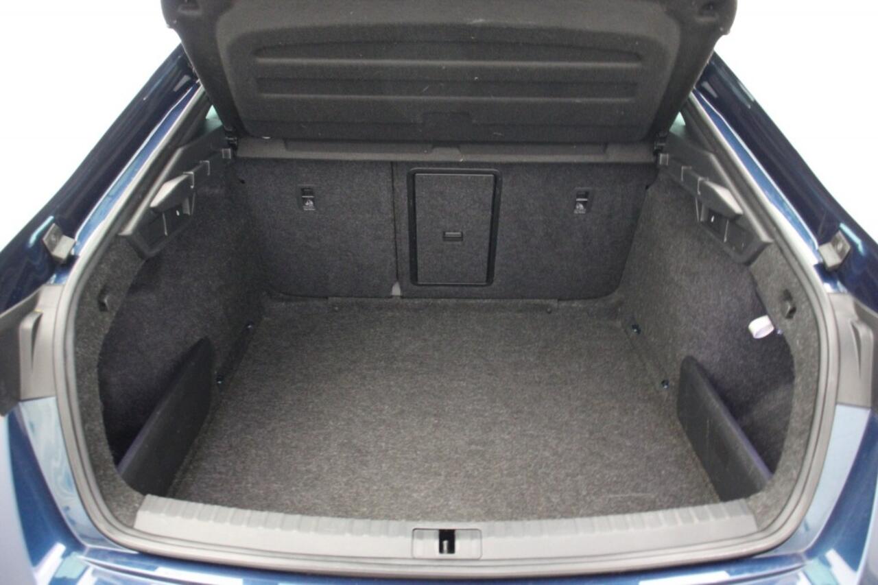 Skoda OCTAVIA 1.0 e-TSI Sport Business Automaat - Digitaal Cockpit, Carplay, Sportstoelen