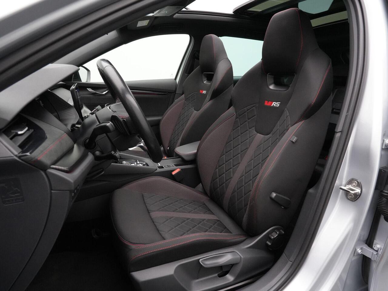 Skoda OCTAVIA Combi 1.4 TSI 245 pk DSG RS iV PHEV Business | Panoramadak | Head-up display | Matrix LED | Stuur-/stoelverwarming | Achteruitrijcamera