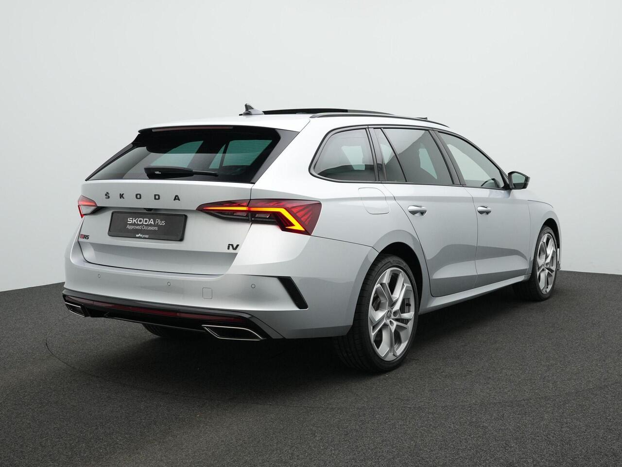 Skoda OCTAVIA Combi 1.4 TSI 245 pk DSG RS iV PHEV Business | Panoramadak | Head-up display | Matrix LED | Stuur-/stoelverwarming | Achteruitrijcamera