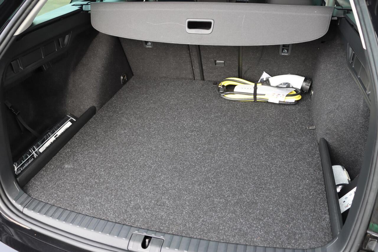 Skoda OCTAVIA Combi 1.4 TSI iV PHEV Business Edition 204pk DSG6 | Stoelverwarming | Stuurverwarming | Carplay | Clima