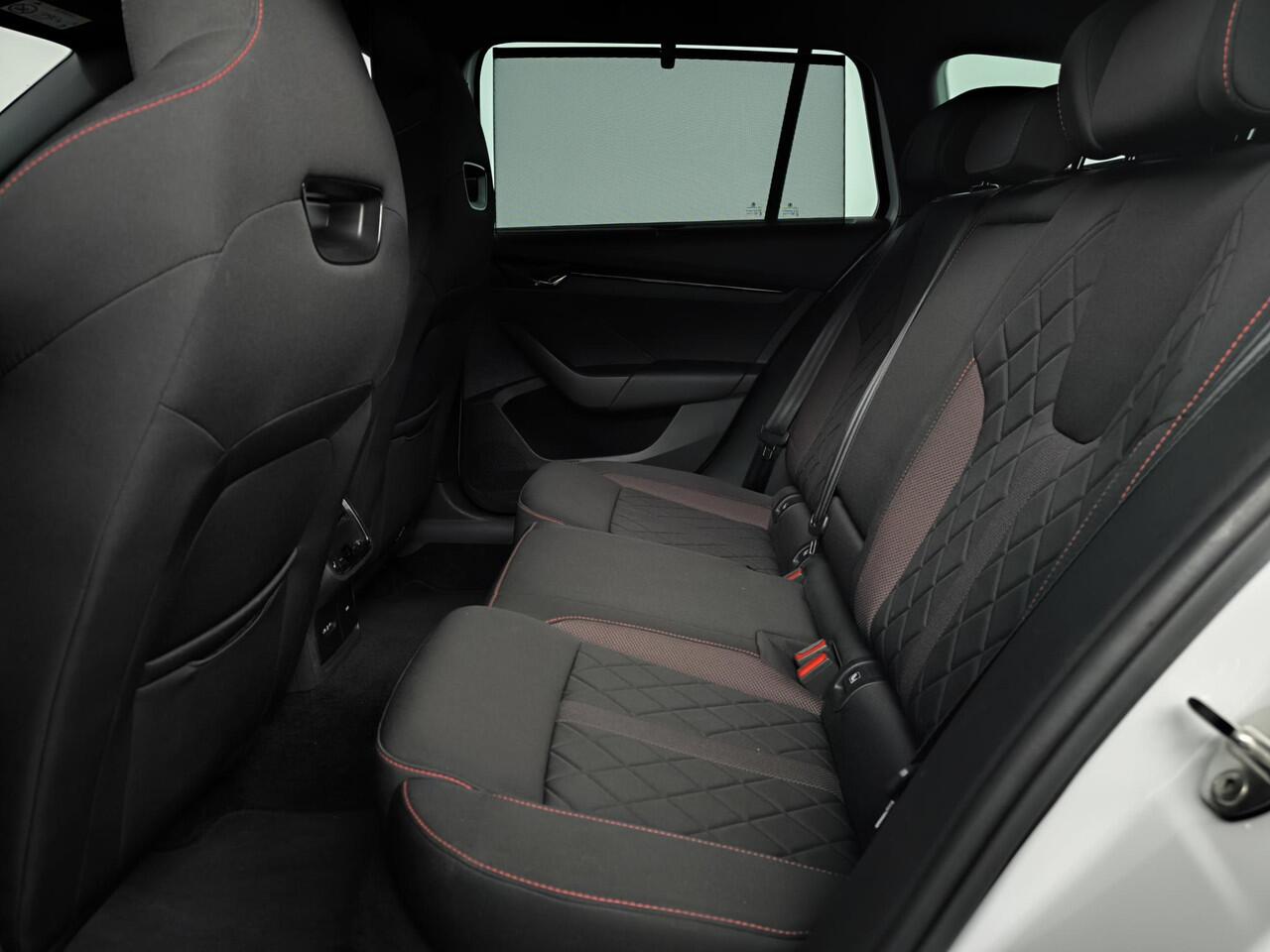 Skoda OCTAVIA Combi 1.4 TSI RS iV PHEV Business | Canton Audio | Dealer Onderhouden | Winter Pack