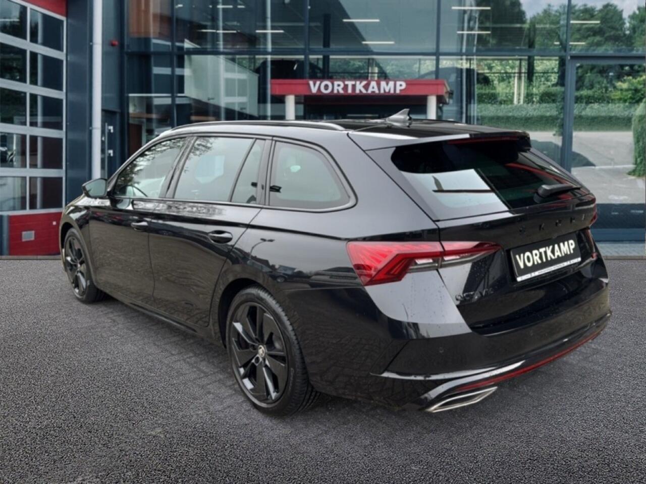 Skoda OCTAVIA 2.0 TDI DSG RS PANODAK/ELEKKLEP/CAMERA/ACC/STOELVERW