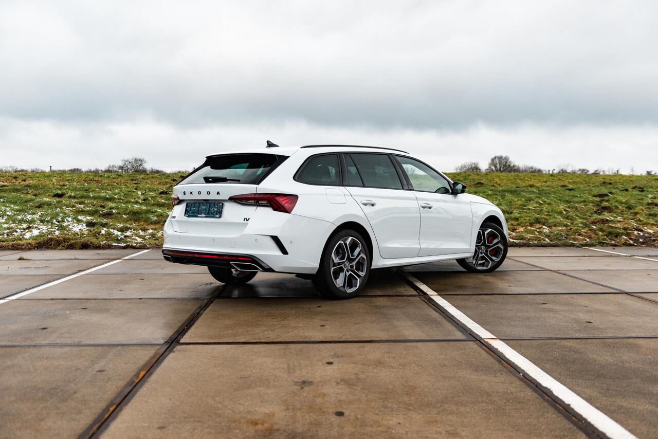 Skoda OCTAVIA Combi 1.4 TSI RS iV PHEV | SPORT COMFORT STOELEN | HEAD UP | 19" ALTAIR VELGEN | ADAPTIVE CRUISE