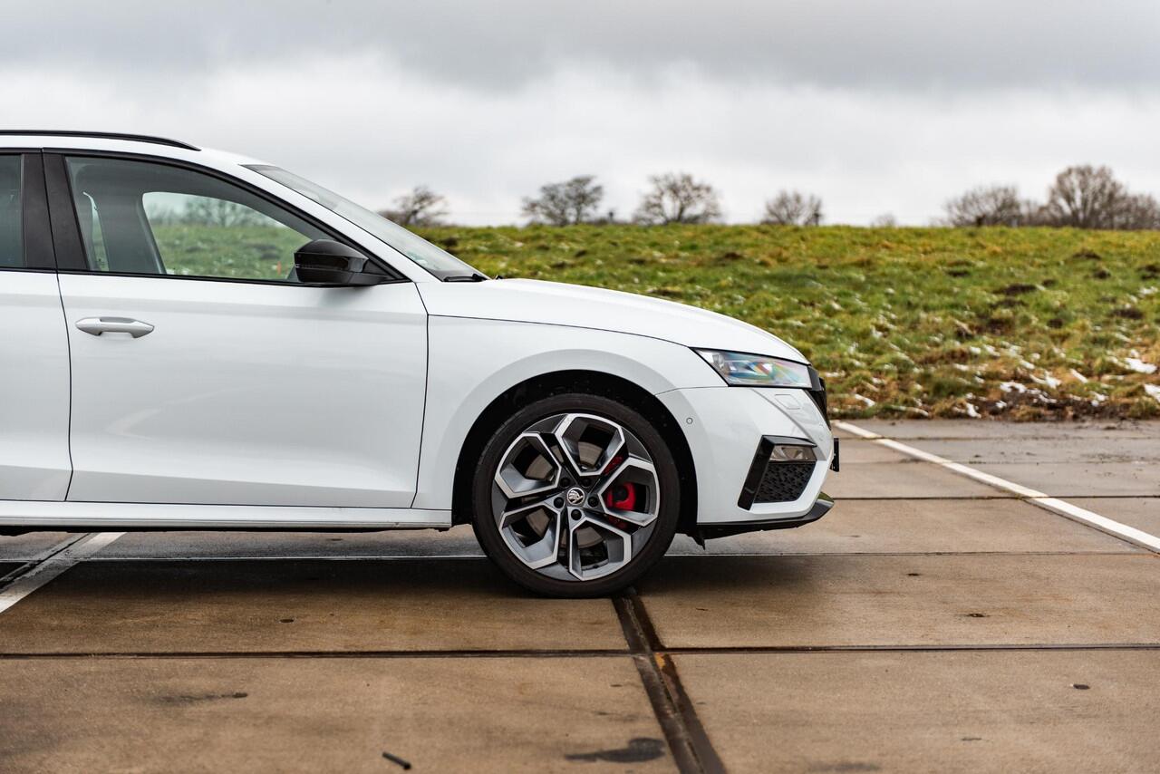 Skoda OCTAVIA Combi 1.4 TSI RS iV PHEV | SPORT COMFORT STOELEN | HEAD UP | 19" ALTAIR VELGEN | ADAPTIVE CRUISE