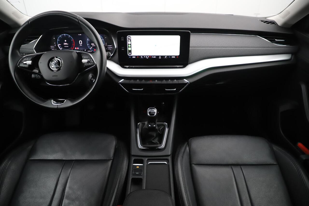 Skoda OCTAVIA Combi 1.0 TSI Business Edition Plus Leder Trekhaak Virtual Cockpit Navigatie Carplay Android Climate Control Adaptive Cruise Achteruitrijcamera Stoelverwarming