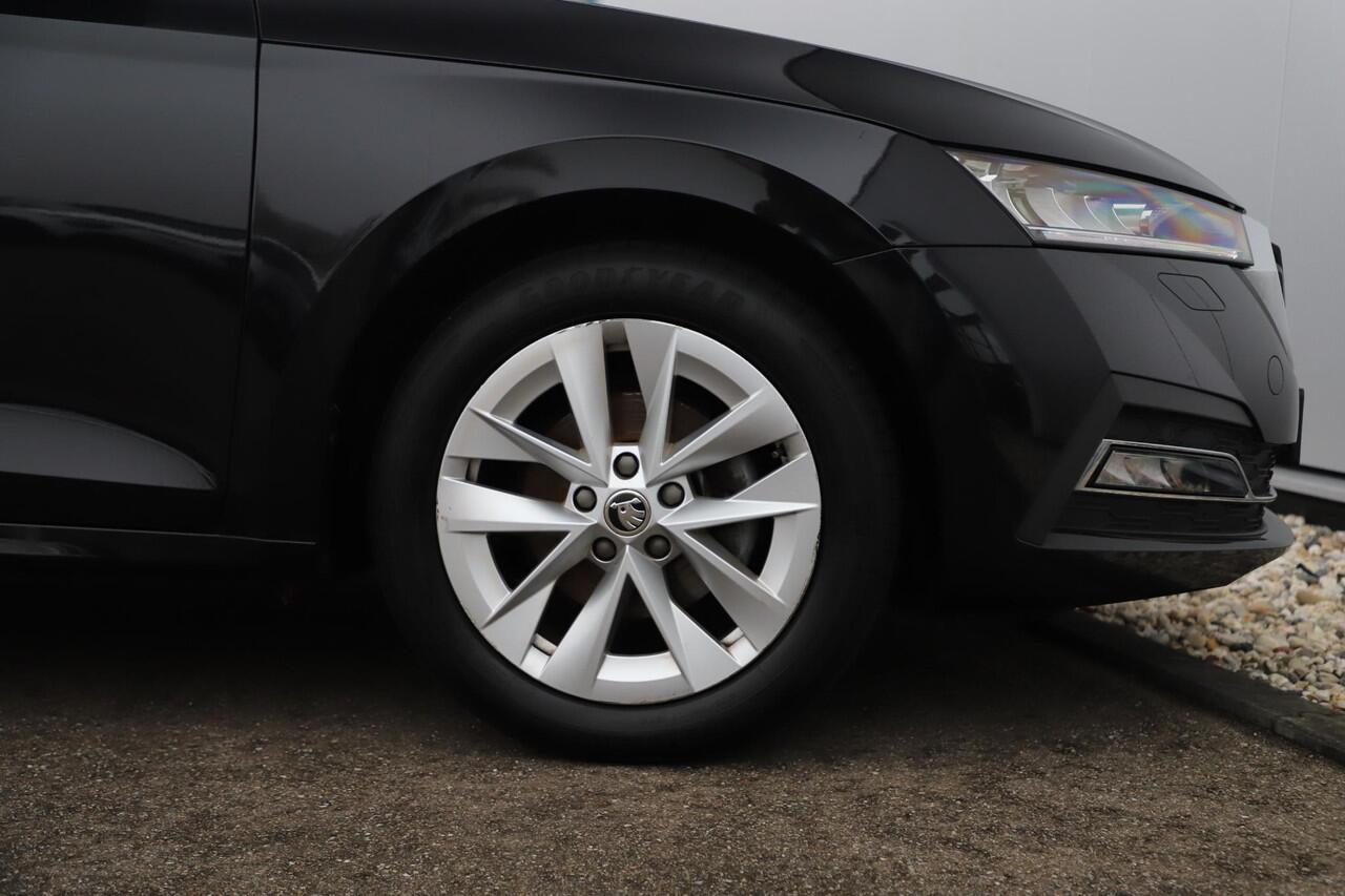 Skoda OCTAVIA Combi 1.0 TSI Business Edition Plus Leder Trekhaak Virtual Cockpit Navigatie Carplay Android Climate Control Adaptive Cruise Achteruitrijcamera Stoelverwarming