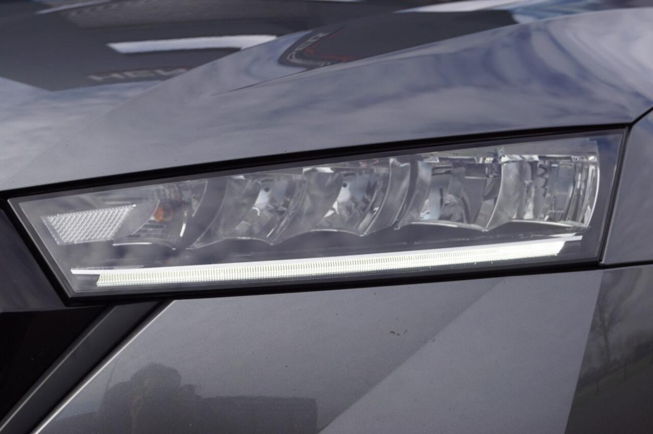 Skoda OCTAVIA Combi 1.4 TSI iV 204pk Sportline/Panodak/Sportstoelen elektr./ ACC/DCC/Head-up/AppConnect