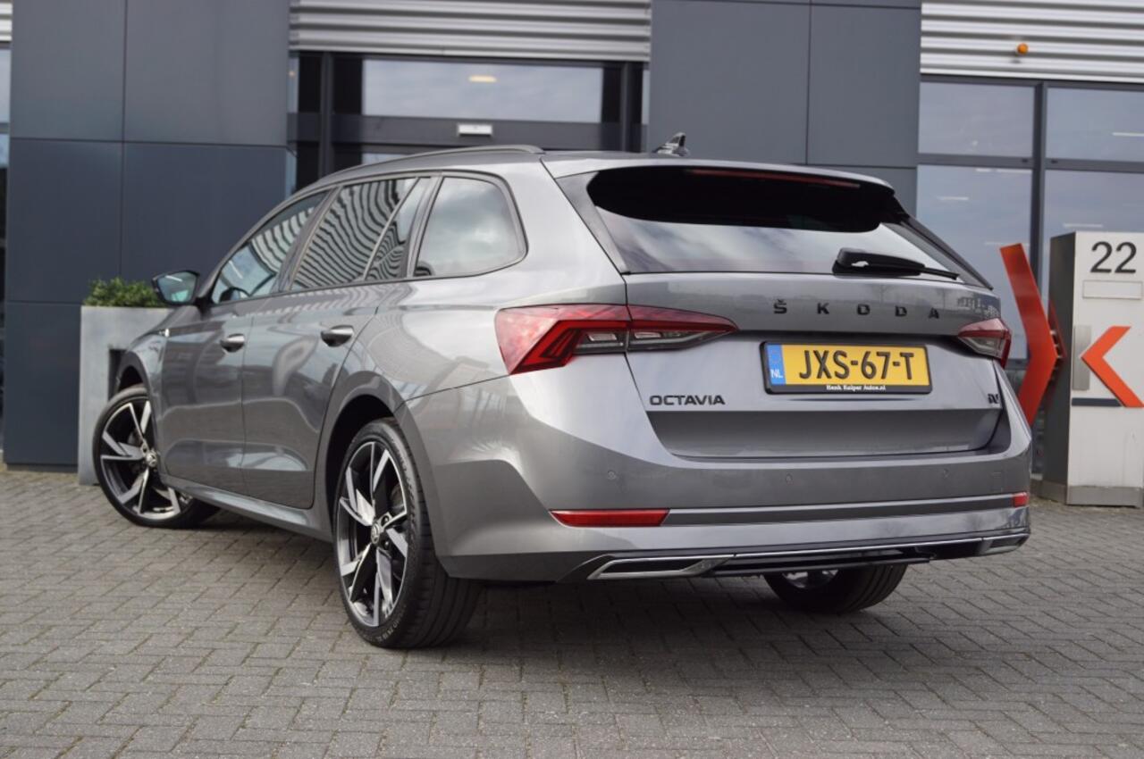 Skoda OCTAVIA Combi 1.4 TSI iV 204pk Sportline/Panodak/Sportstoelen elektr./ ACC/DCC/Head-up/AppConnect