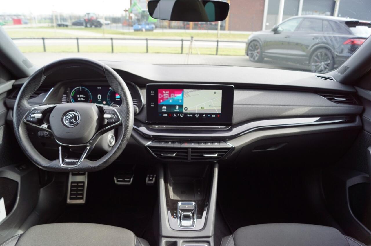 Skoda OCTAVIA Combi 1.4 TSI iV 204pk Sportline/Panodak/Sportstoelen elektr./ ACC/DCC/Head-up/AppConnect