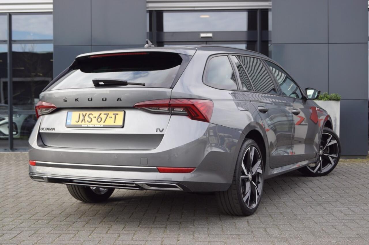 Skoda OCTAVIA Combi 1.4 TSI iV 204pk Sportline/Panodak/Sportstoelen elektr./ ACC/DCC/Head-up/AppConnect